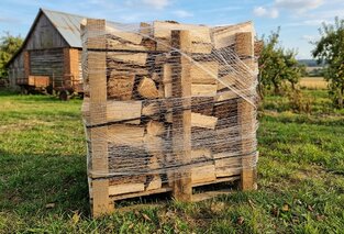 Vzduchosuché palivové dřevo rovnané, dub, délka 30-33 cm, 1 prmr